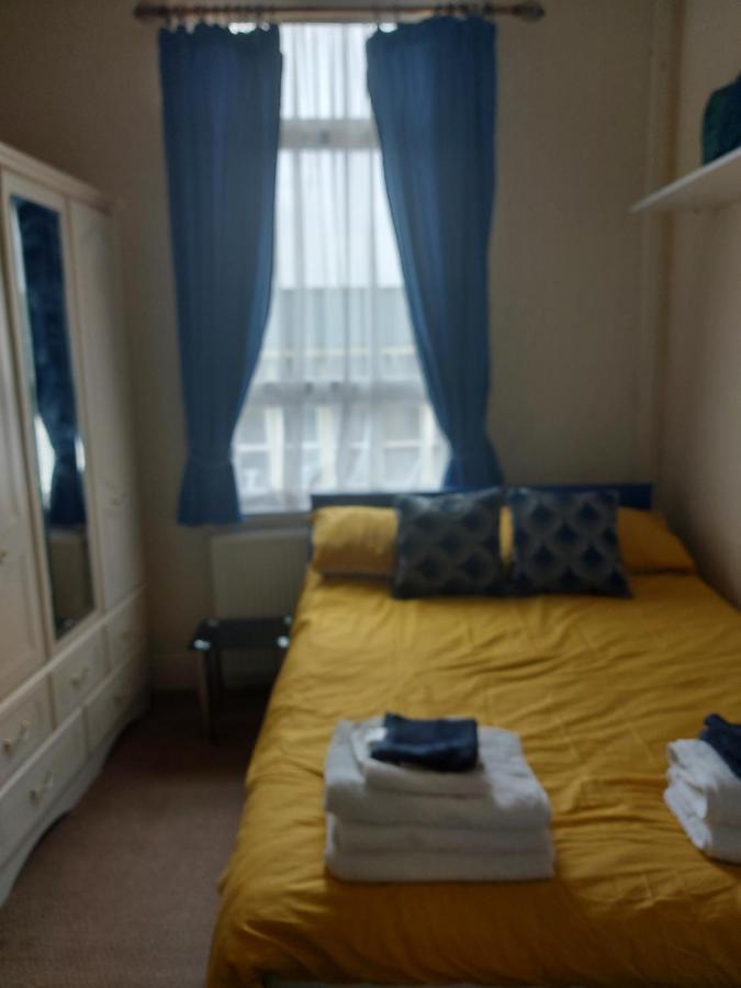 Апартаменты Sandyrise Holiday Lets Скарборо Экстерьер фото